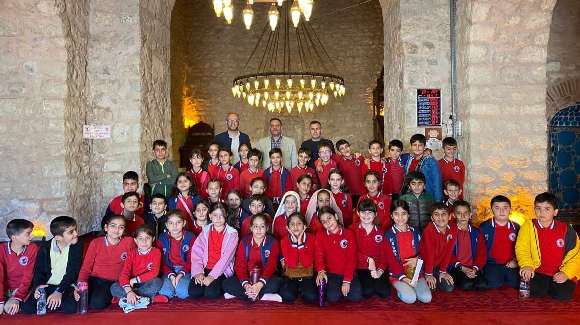 Okulumuz Gezi Tanıtma ve Turizm kulübü öğrencileri Siirt Ulu Camii'yi ziyaret etti.